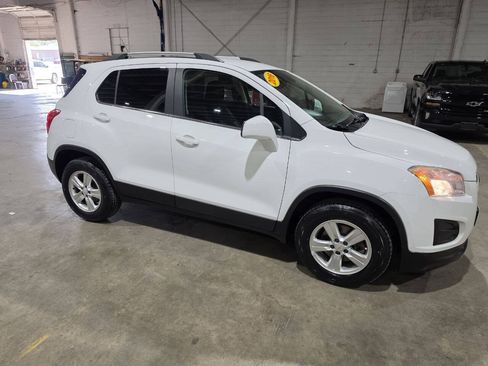 Used 2016 Chevrolet Trax LT w/ LT Convenience Package AWD/4WD image 15
