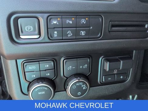 Used 2023 Chevrolet Suburban Z71 w/ Luxury Package AWD/4WD image 36