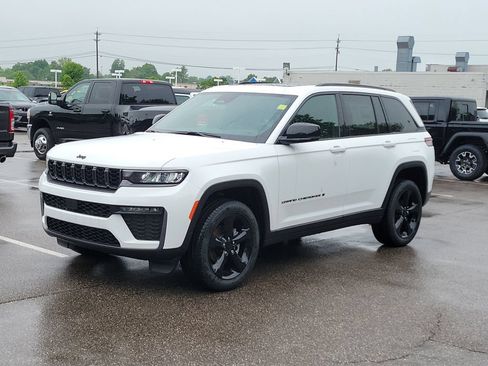 New 2026 Jeep Grand Cherokee Limited w/ Limited Altitude Package AWD/4WD image 2
