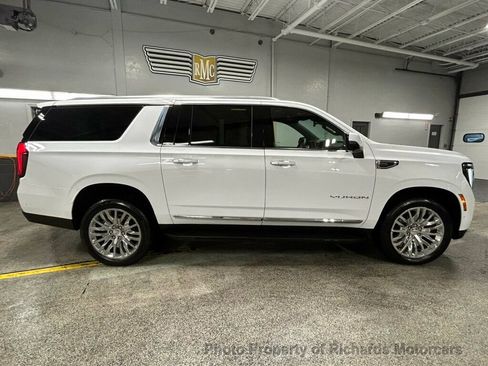 Used 2025 GMC Yukon XL Elevation image 2