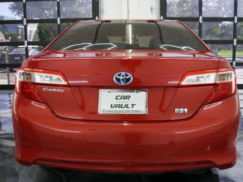 Used 2012 Toyota Camry LE w/ Preferred Accessory Pkg FWD image 11