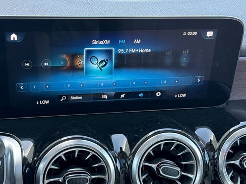 Used 2023 Mercedes-Benz GLB 250 4MATIC image 20