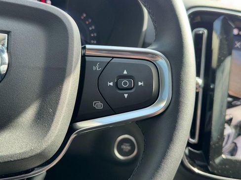 Certified 2025 Volvo XC40 B5 Plus image 19