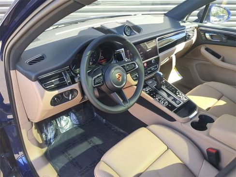 New 2026 Porsche Macan Base image 4