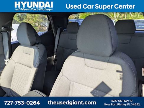Used 2023 Hyundai Santa Cruz SE AWD/4WD image 3