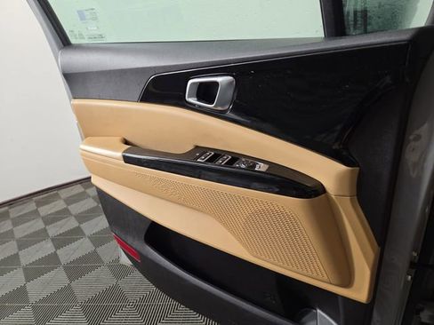 Used 2024 Kia Carnival EX FWD image 28