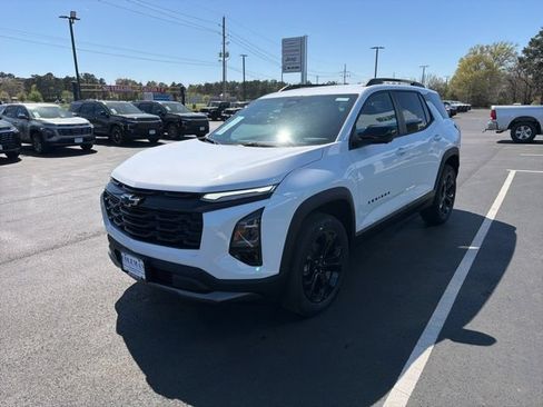 New 2026 Chevrolet Equinox LT w/ Convenience Package II FWD image 3