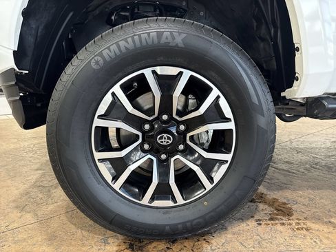 Used 2020 Toyota Tacoma TRD Sport w/ Technology Package RWD image 10