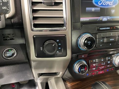 Used 2015 Ford F150 Lariat w/ Equipment Group 502A Luxury AWD/4WD image 8