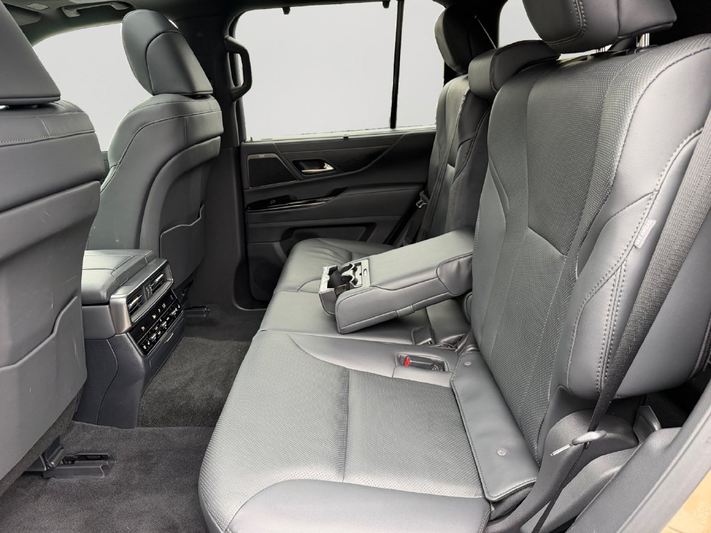 Certified 2025 Lexus LX 700h Overtrail AWD/4WD image 14