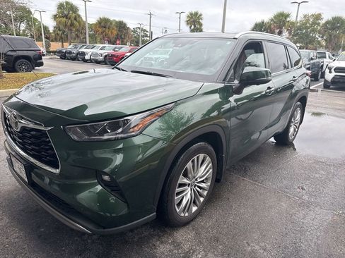 Used 2023 Toyota Highlander Platinum image 11