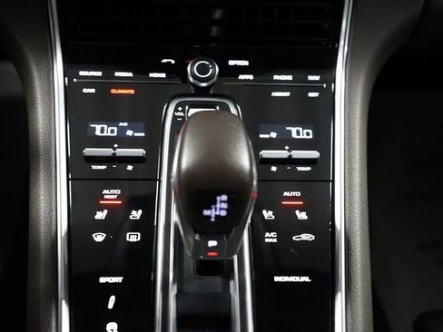 Used 2018 Porsche Panamera image 23