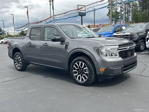 Used 2024 Ford Maverick Lariat FWD image 2