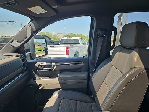 Used 2025 Chevrolet Silverado 2500 ZR2 w/ Technology Package AWD/4WD image 28