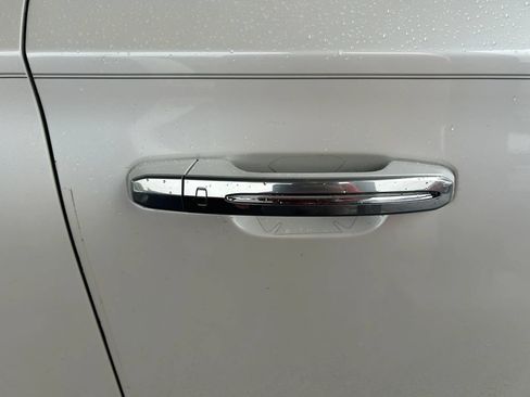 Used 2016 Cadillac Escalade ESV Platinum AWD/4WD image 3