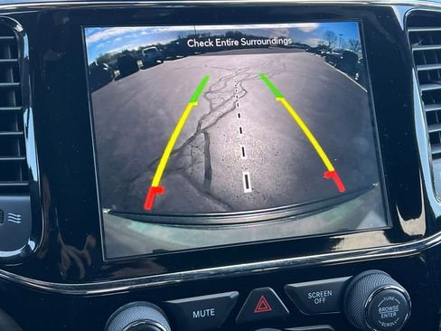 Used 2020 Jeep Grand Cherokee Laredo AWD/4WD image 27