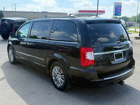 Used 2013 Chrysler Town & Country Touring-L w/ Trailer Tow Group FWD image 7