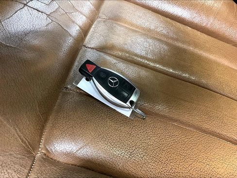 Used 2010 Mercedes-Benz E 350 Sedan image 10