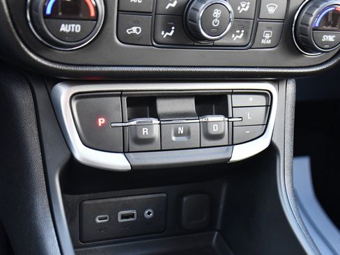 Used 2022 GMC Terrain SLE w/ Driver Convenience Package image 30