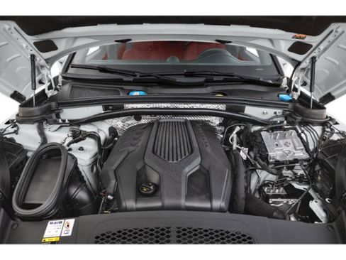 Used 2024 Porsche Macan image 12