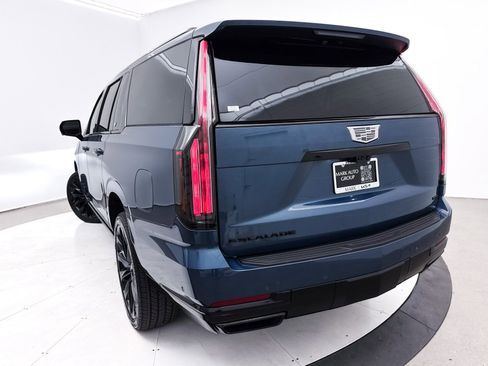 Used 2025 Cadillac Escalade ESV Sport Platinum w/ LPO, ONYX Package image 11