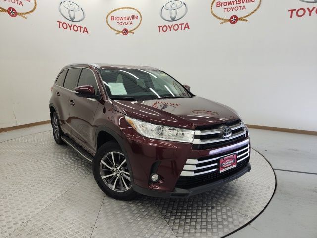 Certified 2018 Toyota Highlander XLE FWD image 1