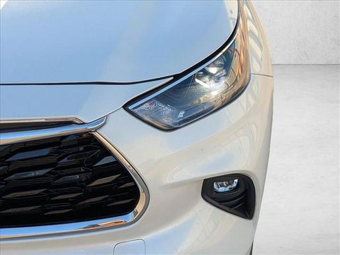 Certified 2024 Toyota Highlander XLE FWD image 9
