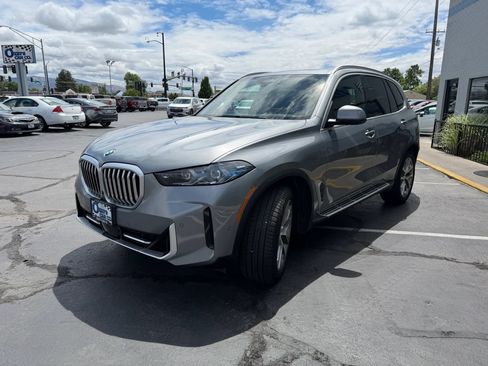 Used 2024 BMW X5 xDrive40i AWD/4WD image 3