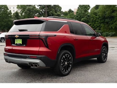 Used 2025 Chevrolet Traverse LT w/ Sun and Wheel Package FWD image 8