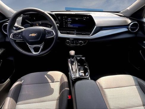 New 2026 Chevrolet Trax LT w/ Driver Confidence Package FWD image 5