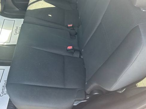 Used 2018 Toyota RAV4 LE AWD/4WD image 33