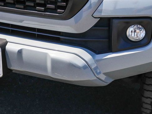 Used 2018 Toyota Tacoma TRD Sport w/ Technology Package RWD image 4