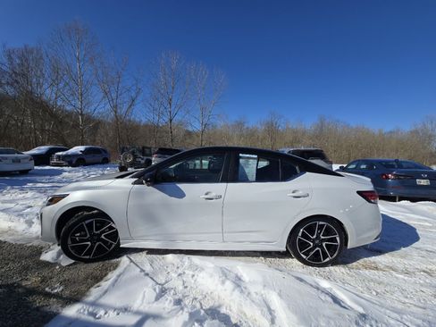 Used 2024 Nissan Sentra SR w/ SR Premium Package image 10