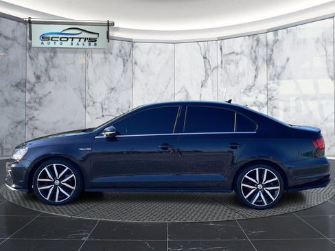 Used 2018 Volkswagen Jetta GLI image 3