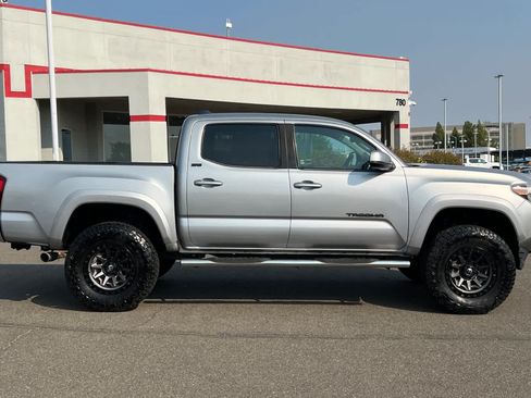 Used 2020 Toyota Tacoma SR5 w/ Blackout Package RWD image 6