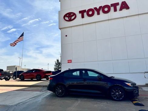 Used 2024 Toyota Corolla SE image 32