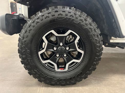 Used 2020 Jeep Gladiator Rubicon AWD/4WD image 29