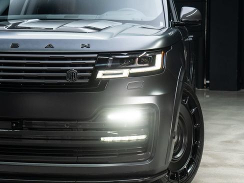 Used 2025 Land Rover Range Rover SE AWD/4WD image 3