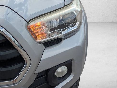 Used 2017 Toyota Tacoma SR5 image 9