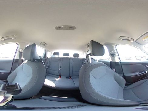 Used 2025 Kia K4 LXS image 42