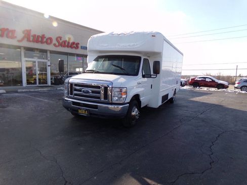 Used 2019 Ford E-450 and Econoline 450 Super Duty w/ Shuttle Bus Prep Package image 2