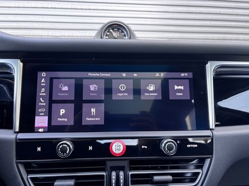 Certified 2024 Porsche Macan image 20