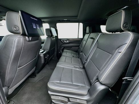 Used 2023 Chevrolet Suburban Premier w/ Advanced Technology Package AWD/4WD image 16