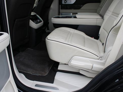 Used 2019 Lincoln Navigator Black Label w/ Cargo Package image 12