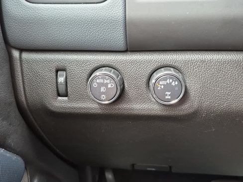 Used 2020 Chevrolet Colorado Z71 AWD/4WD image 17