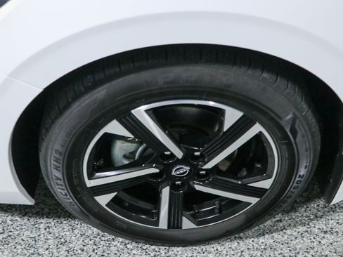 Used 2024 Nissan Sentra SV FWD image 11