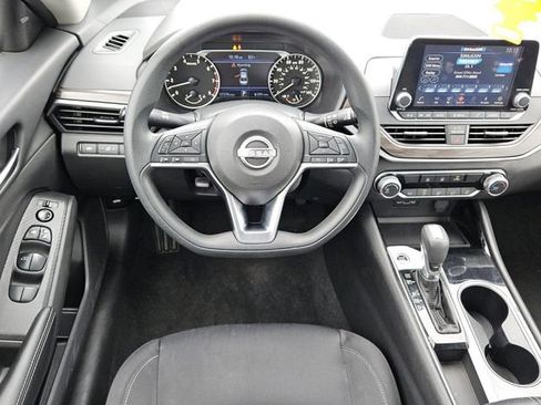 Used 2024 Nissan Altima 2.5 SV image 5