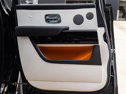 Used 2024 Rolls-Royce Cullinan image 40