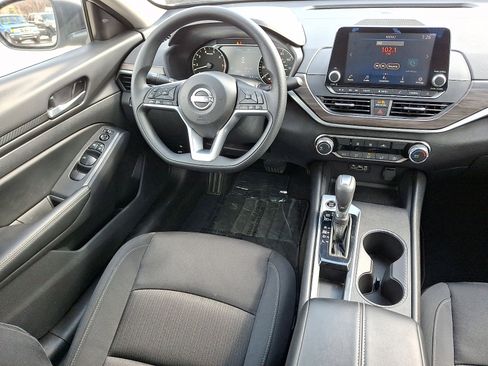 Used 2025 Nissan Altima 2.5 SV image 14