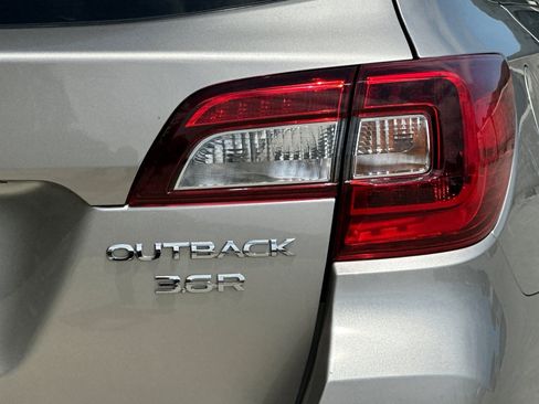 Used 2017 Subaru Outback 3.6R Limited AWD/4WD image 12